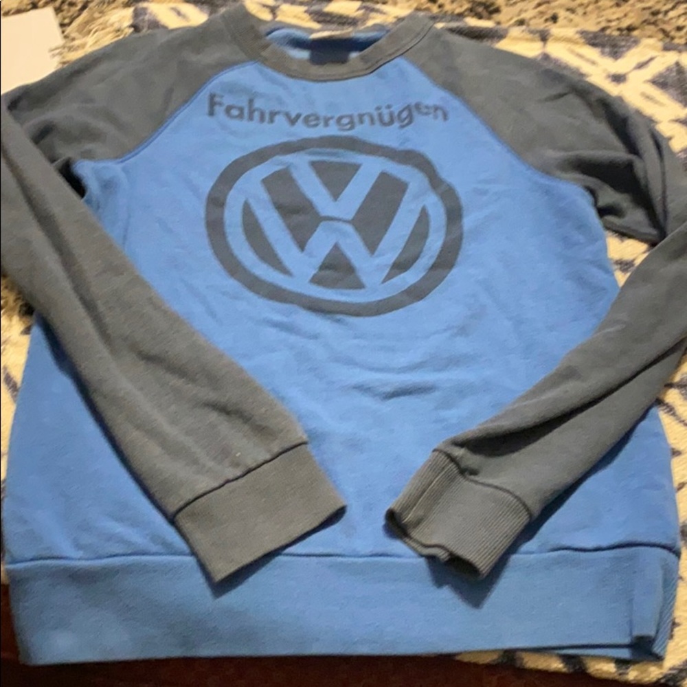 Volkswagon sweater size small raglan two tone